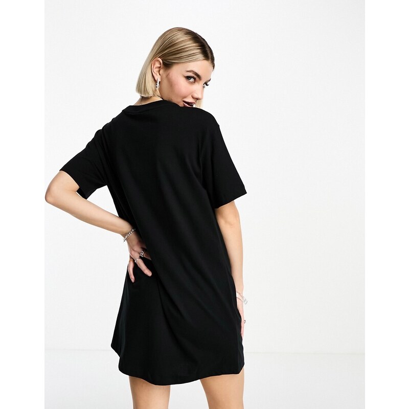 Nike - Essential - Vestito t-shirt corto nero con logo