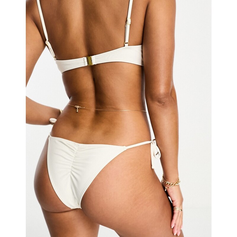 Miss Selfridge - Slip bikini arricciati color crema-Bianco