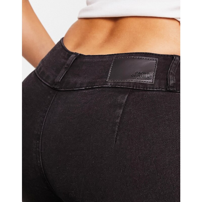 Pull&Bear - Jeans a zampa a vita medio-alta neri con bottone-Nero