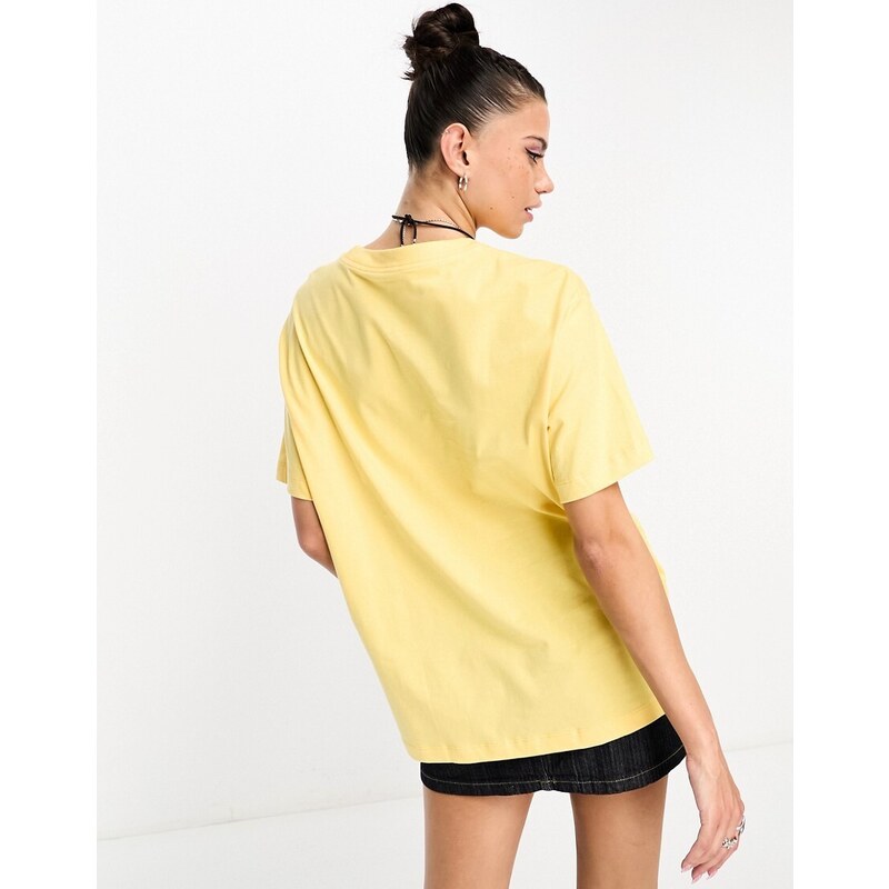 Nike - Essential - T-shirt boyfriend oro topazio con logo piccolo