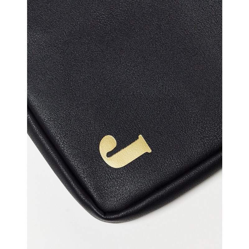 ASOS DESIGN - Custodia per portatile nera personalizzata con lettera "J"-Nero