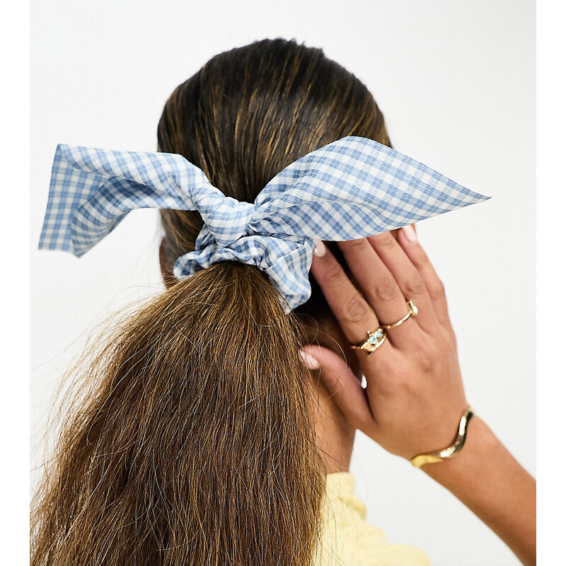 DesignB London - Elastico per capelli in tessuto azzurro a quadretti con fiocco piccolo-Blu