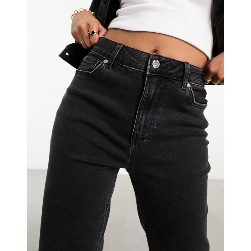 Miss Selfridge - Jeans dritti lavaggio nero con tasca a forma di cuore