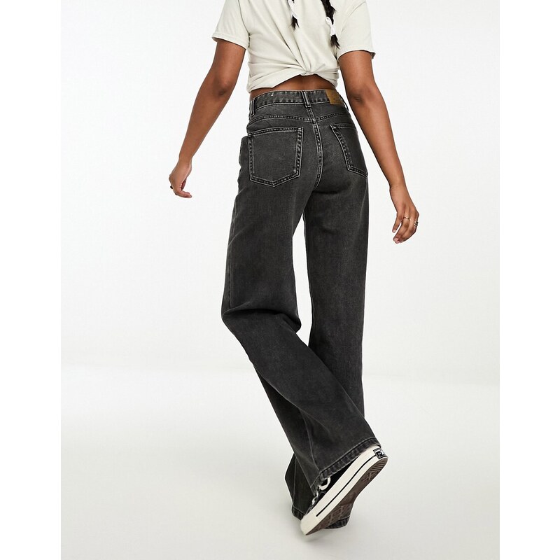 Pull&Bear - Jeans con fondo ampio a vita medio alta grigio scuro slavato