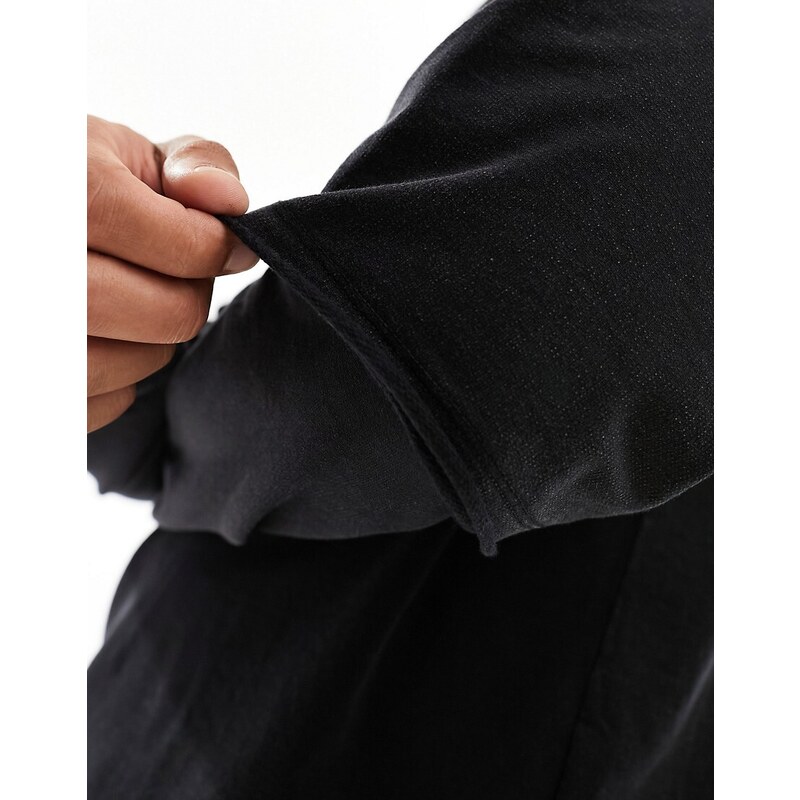 ADPT - T-shirt oversize nero slavato con maniche a doppio strato