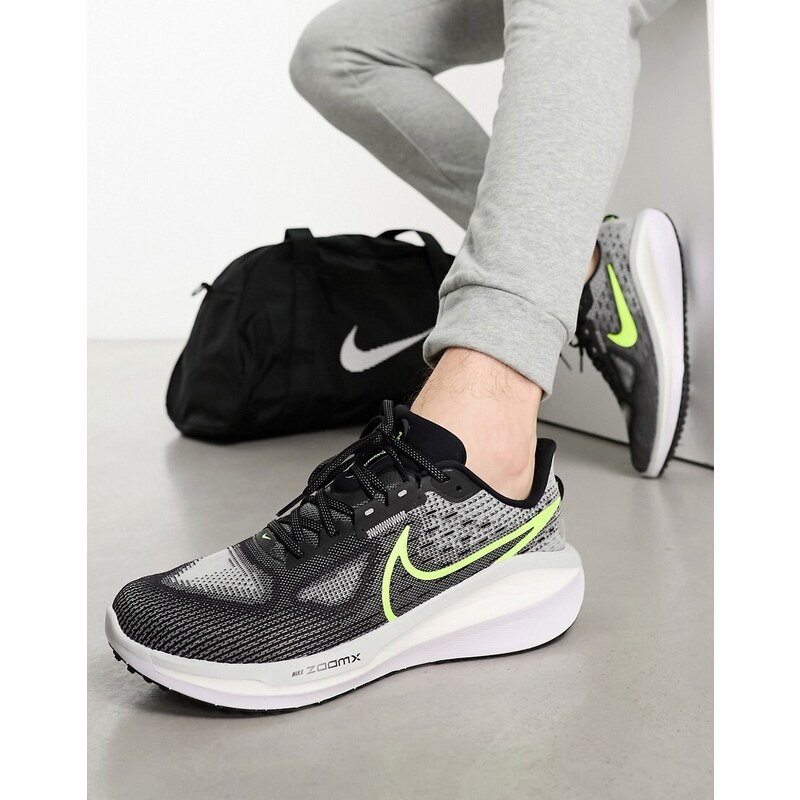 Nike Running - Vomero 17 - Sneakers nere e grigie-Grigio