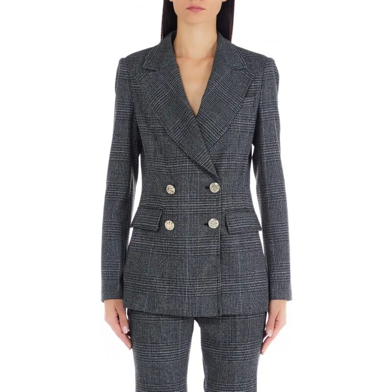 Donna Cinese Che Porta Costume Da Bagno Di Un Pezzo Nero Isolato Su Un - Foto 9