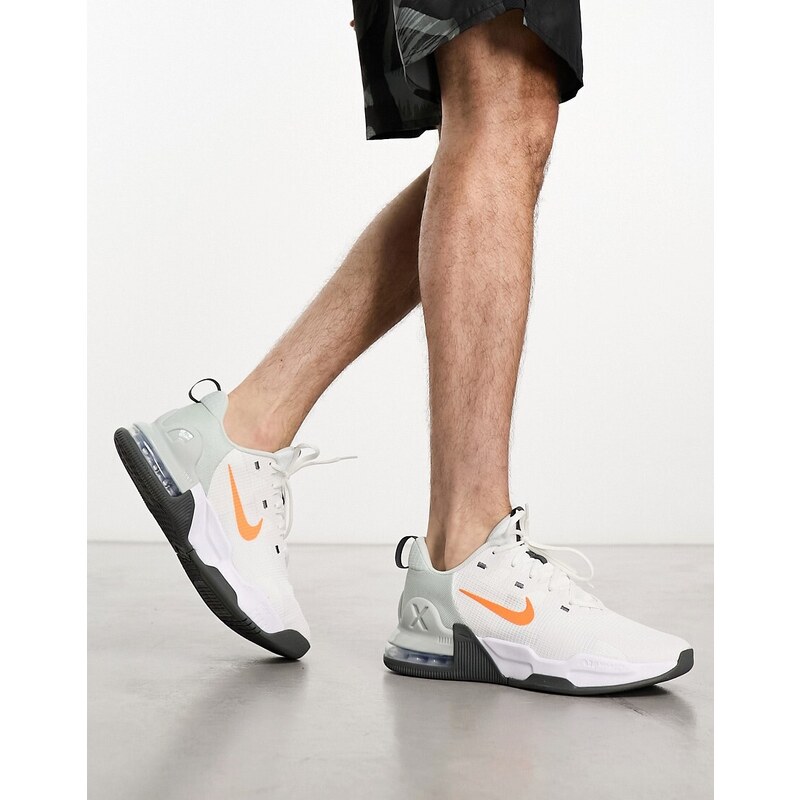 Nike Training - Air Max Alpha 5 - Sneakers in triplo grigio