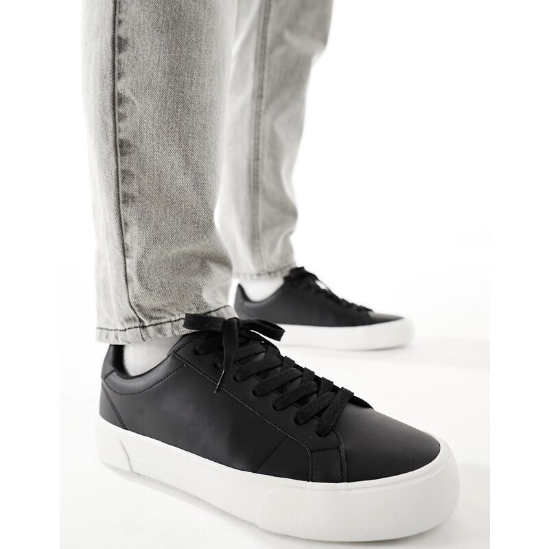 Pull&Bear - Sneakers stringate nere con suola bianca-Nero