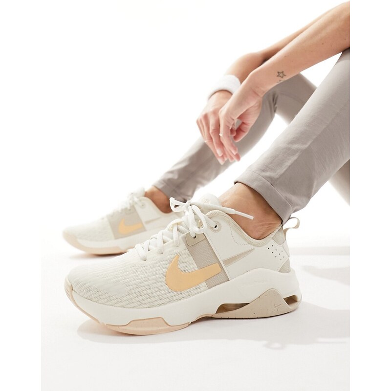 Nike Training - Zoom Bella 6 - Sneakers bianche e pesca-Bianco