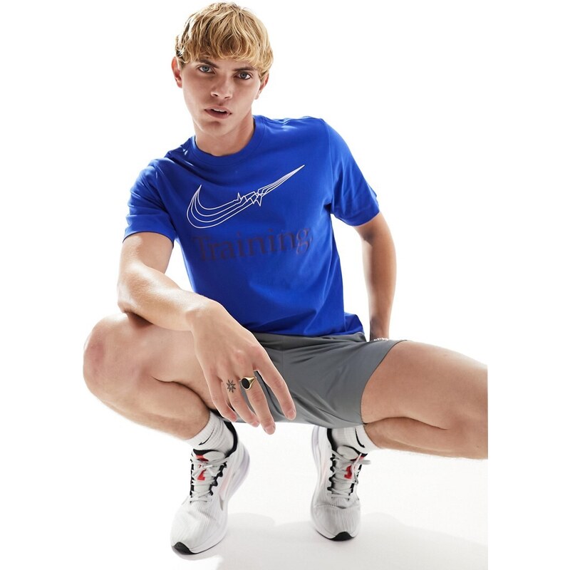 Nike Training - Dri-FIT - T-shirt blu reale con stampa grafica con logo