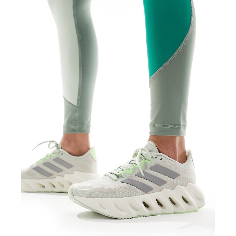 adidas performance adidas - Running Switch FWD - Sneakers verde tenue e argento