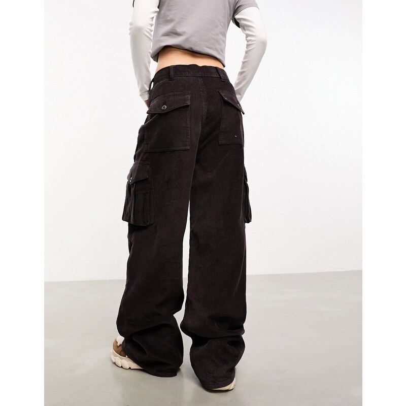 COLLUSION - Pantaloni ampi multitasche marrone scuro a coste