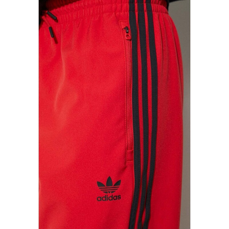 adidas Originals joggers colore rosso con applicazione IS2808