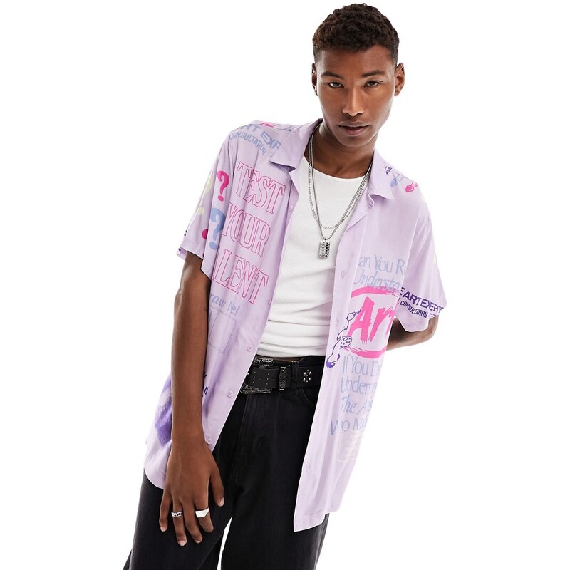 Coney Island Picnic - Camicia a maniche corte con colletto rever viola con stampe vistose a tema scuola d'arte in coordinato