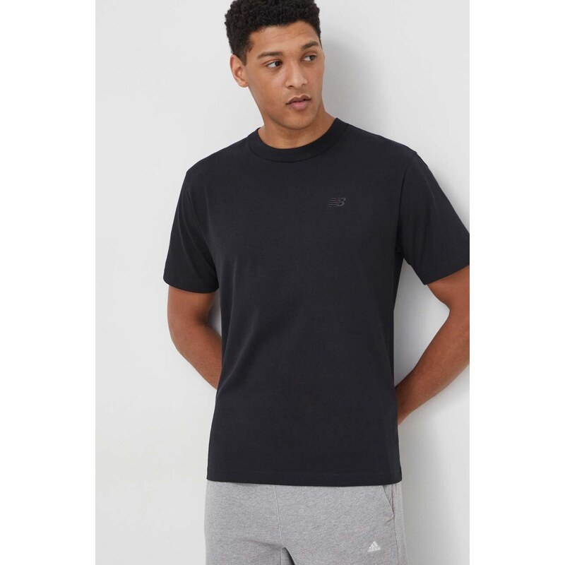New Balance t-shirt in cotone uomo colore nero con applicazione