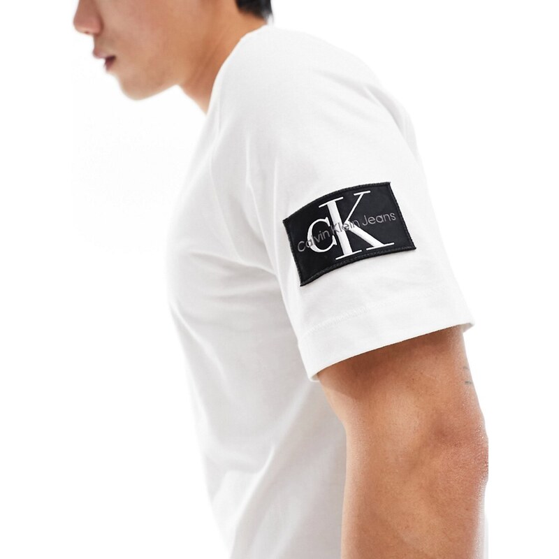 Calvin Klein Jeans - T-shirt vestibilità classica bianca con stemma-Bianco