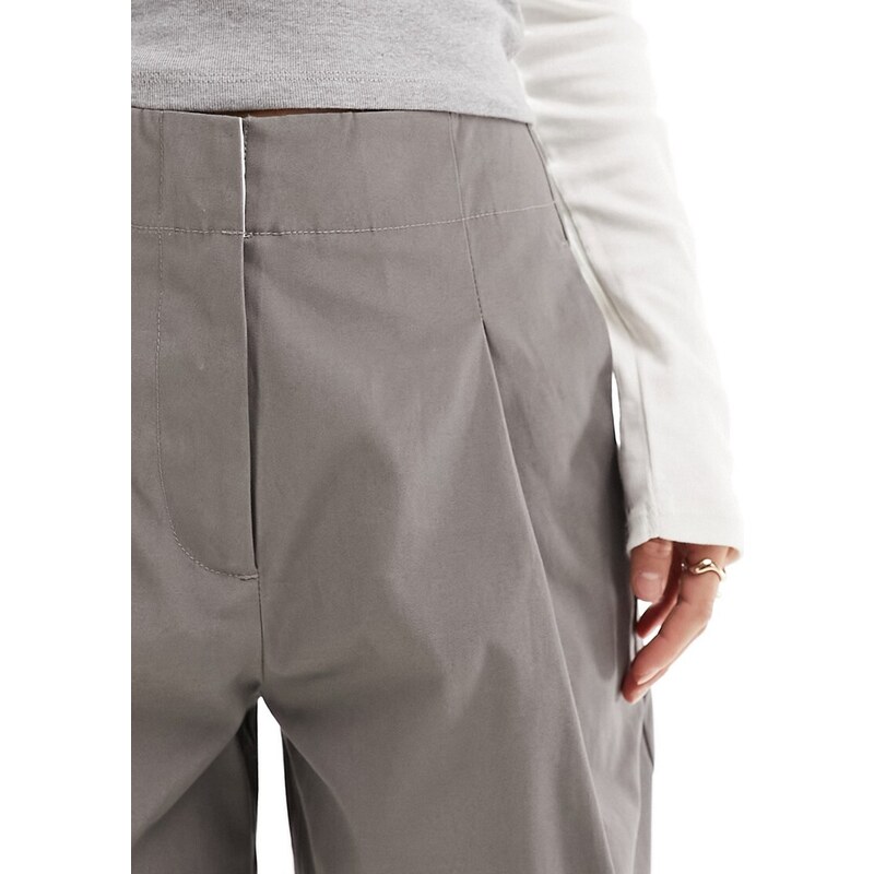 ASOS Petite ASOS DESIGN Petite - Pantaloni con gamba a cilindro in twill strutturato grigio