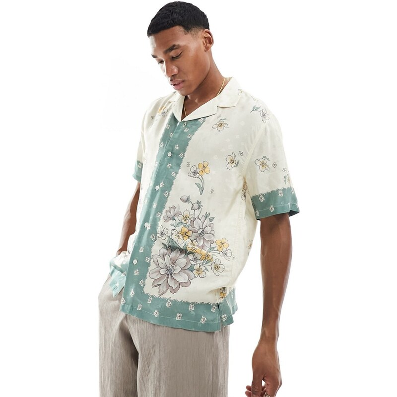 Abercrombie & Fitch - Camicia a maniche corte a fiori color crema e verde con stampa sui bordi-Multicolore