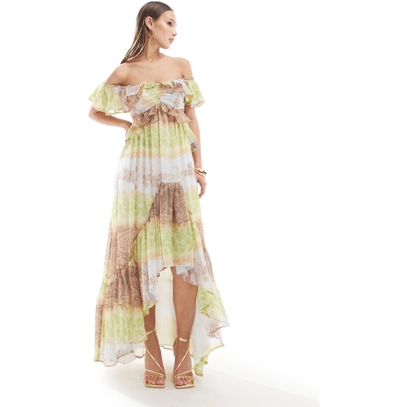 Vestito con spalle scoperte e volant 2025