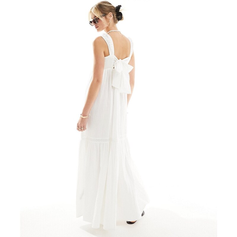 ASOS DESIGN - Vestito lungo allacciato sul retro color panna montata in tessuto doppio arricciato con bottoni-Bianco