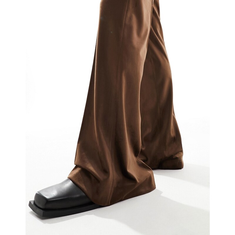 ASOS DESIGN - Pantaloni da abito a zampa marrone scamosciato