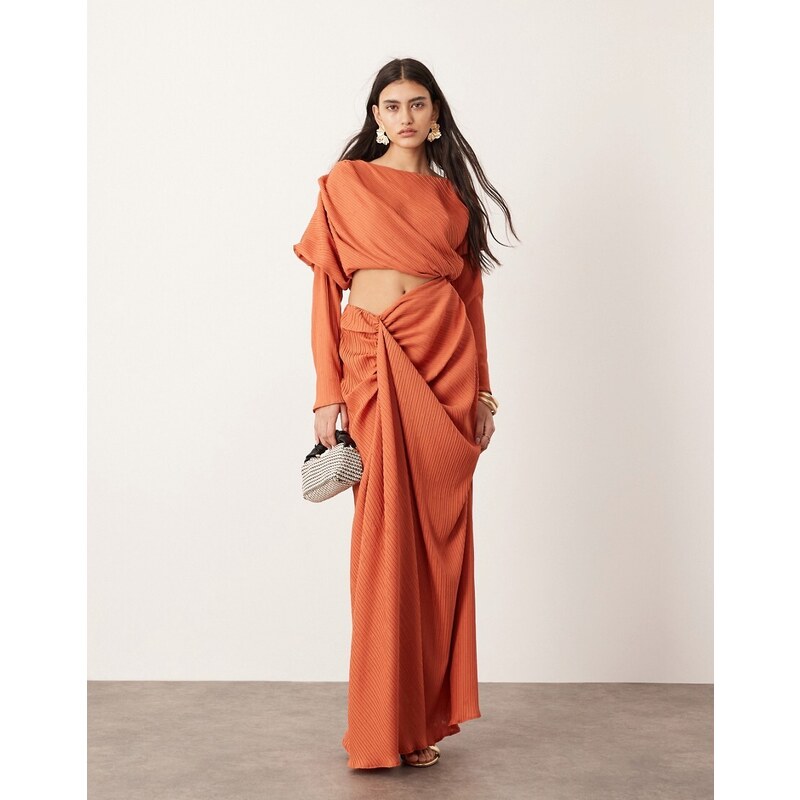 ASOS Edition - Vestito lungo premium plissé drappeggiato color ruggine a maniche lunghe-Arancione