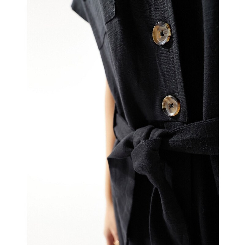 New Look - Tuta jumpsuit nera con bottoni allacciata in vita-Nero