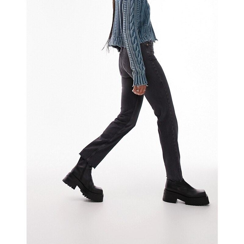 Topshop Tall - Jeans dritti cropped a vita medio alta con bordi grezzi nero slavato