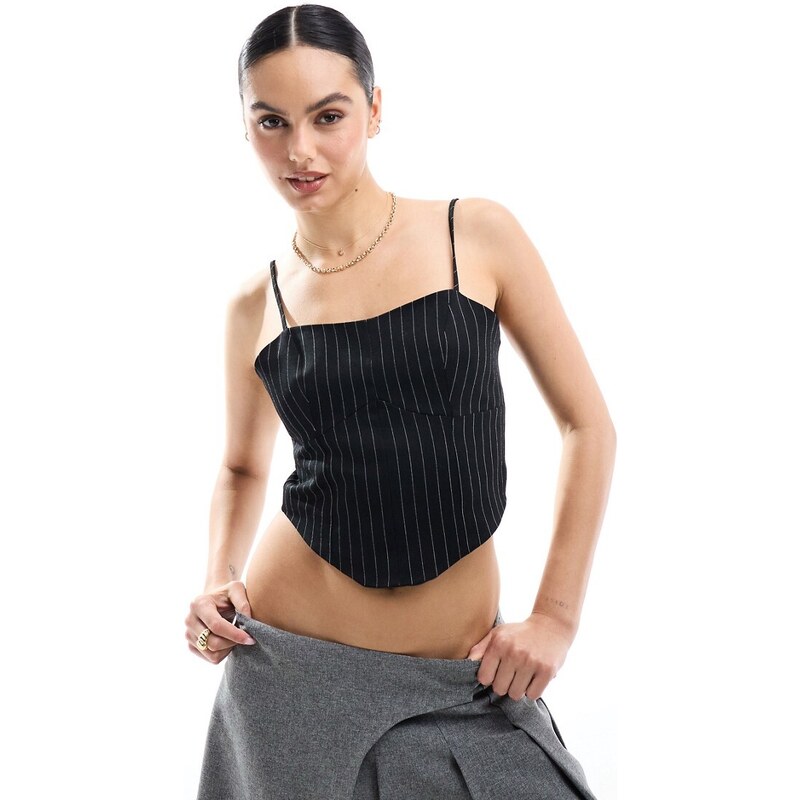 Miss Selfridge - Top a corsetto attillato nero gessato con spalline sottili