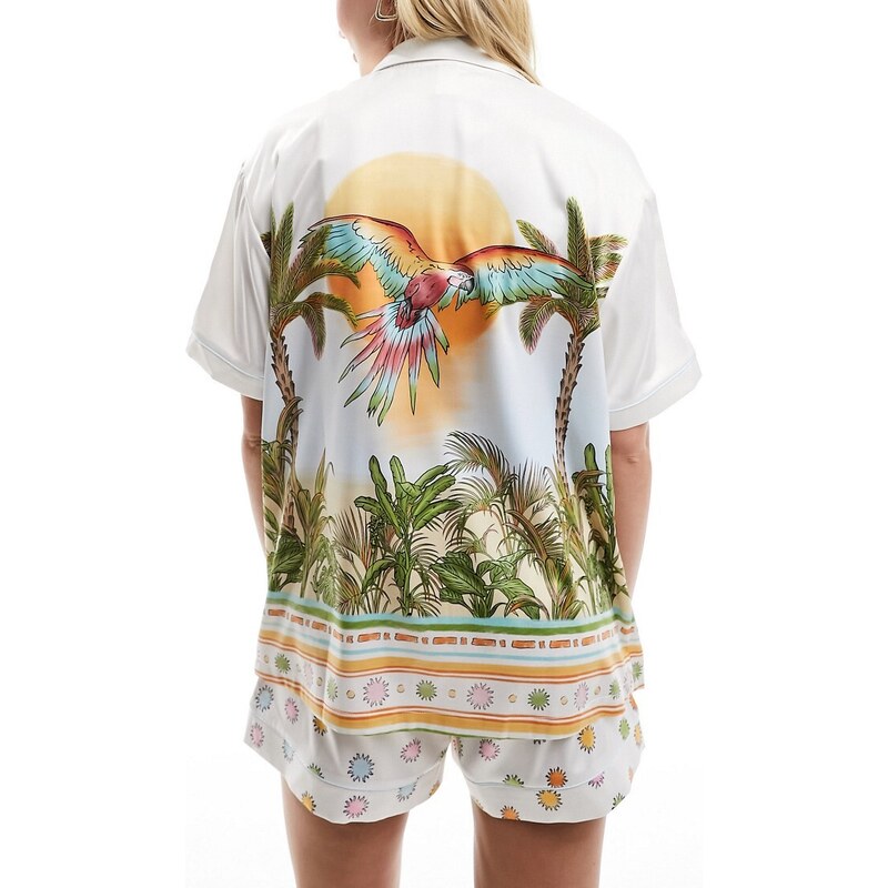 Chelsea Peers - Set pigiama con camicia a maniche corte con rever e pantaloncini in raso con stampa giungla-Bianco