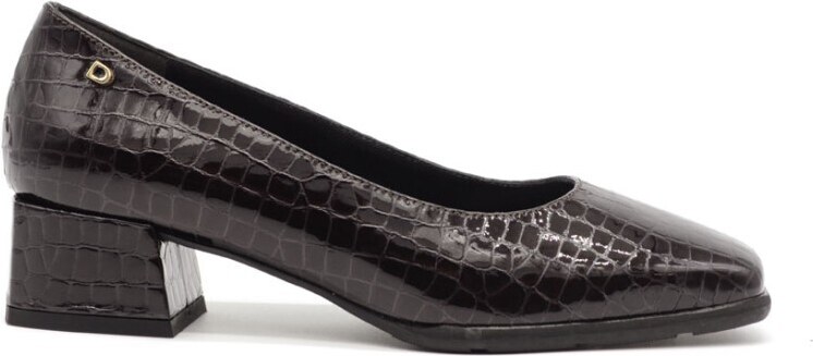 Donna Serena decollete in vernice