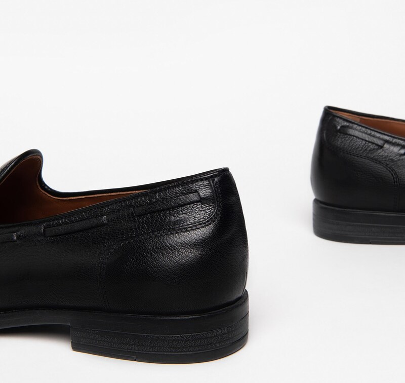 NeroGiardini E302780UE Mocassino uomo in pelle nera