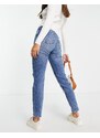 Stradivarius Tall - Mom jeans slim elasticizzati con strappi, colore blu medio