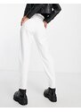 Miss Selfridge - Mom jeans a vita alta bianchi con volant-Bianco