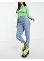 ASOS Petite ASOS DESIGN Petite - Mom jeans comodi lavaggio chiaro - LBLUE