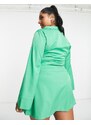 Esclusiva In The Style Plus x Billie Faiers - Vestito camicia con cintura verde