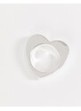 ASOS DESIGN - Anello a forma di cuore in metallo lavorato-Argento