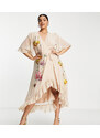 Hope & Ivy Plus - Vestito lungo a portafoglio color pesca a fiori ricamati-Rosa