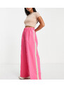 ASOS Petite ASOS DESIGN Petite - Pantaloni con vita elasticizzata rosa e riga laterale color pietra