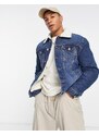 New Look - Giacca di jeans blu medio con fodera in pile borg