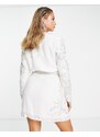 ASOS DESIGN - Vestito corto a portafoglio decorato con dettaglio allacciato-Bianco