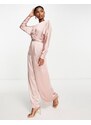 ASOS DESIGN - Tuta jumpsuit in raso rosa pallido con maniche a pipistrello e vita avvolgente