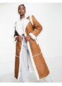 QED London - Cappotto taglio lungo in camoscio sintetico con cintura marrone con finiture in pile borg