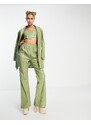 Rebellious Fashion - Pantaloni a zampa in pelle sintetica color kaki in coordinato-Verde