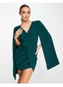 Lavish Alice - Vestito corto verde smeraldo con maniche a mantella