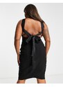 Lavish Alice Plus - Vestito midi in raso nero con cintura