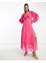 Miss Selfridge - Vestito lungo in chiffon plumetis rosa acceso con volant