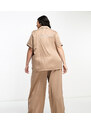 Loungeable Curve - Pigiama da damigella con camicia a maniche corte con rever e pantaloni color talpa-Neutro