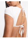 Miss Selfridge - Top bikini bianco con coppe e design aperto sul retro
